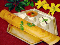 dosa 南インド料理の定番。米と豆から作るクレープのようなドーサ。